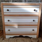 White and wood chest of drawers