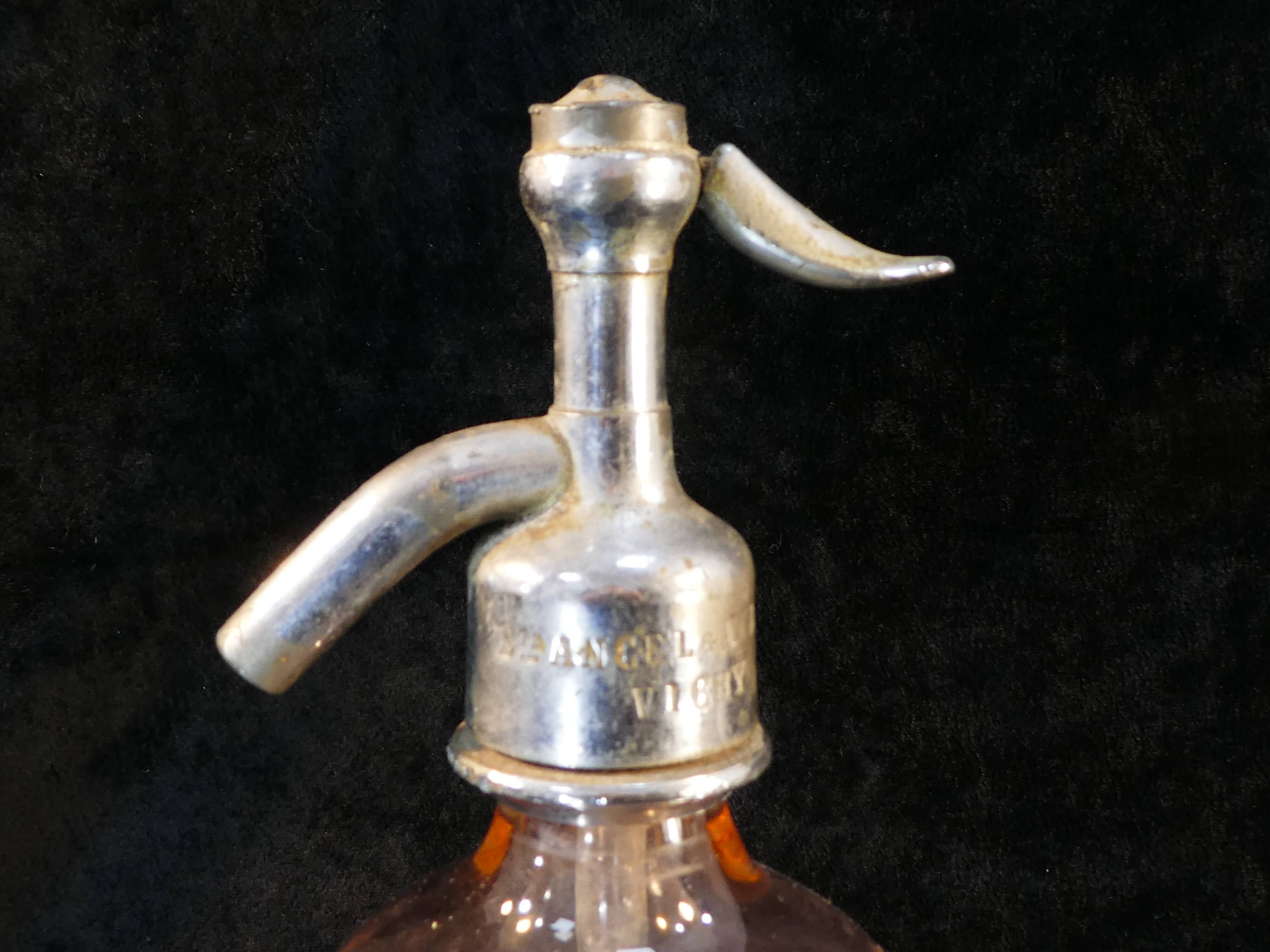 Ancien siphon de bistrot eau de seltz rose saumon grande limonade de vichy
