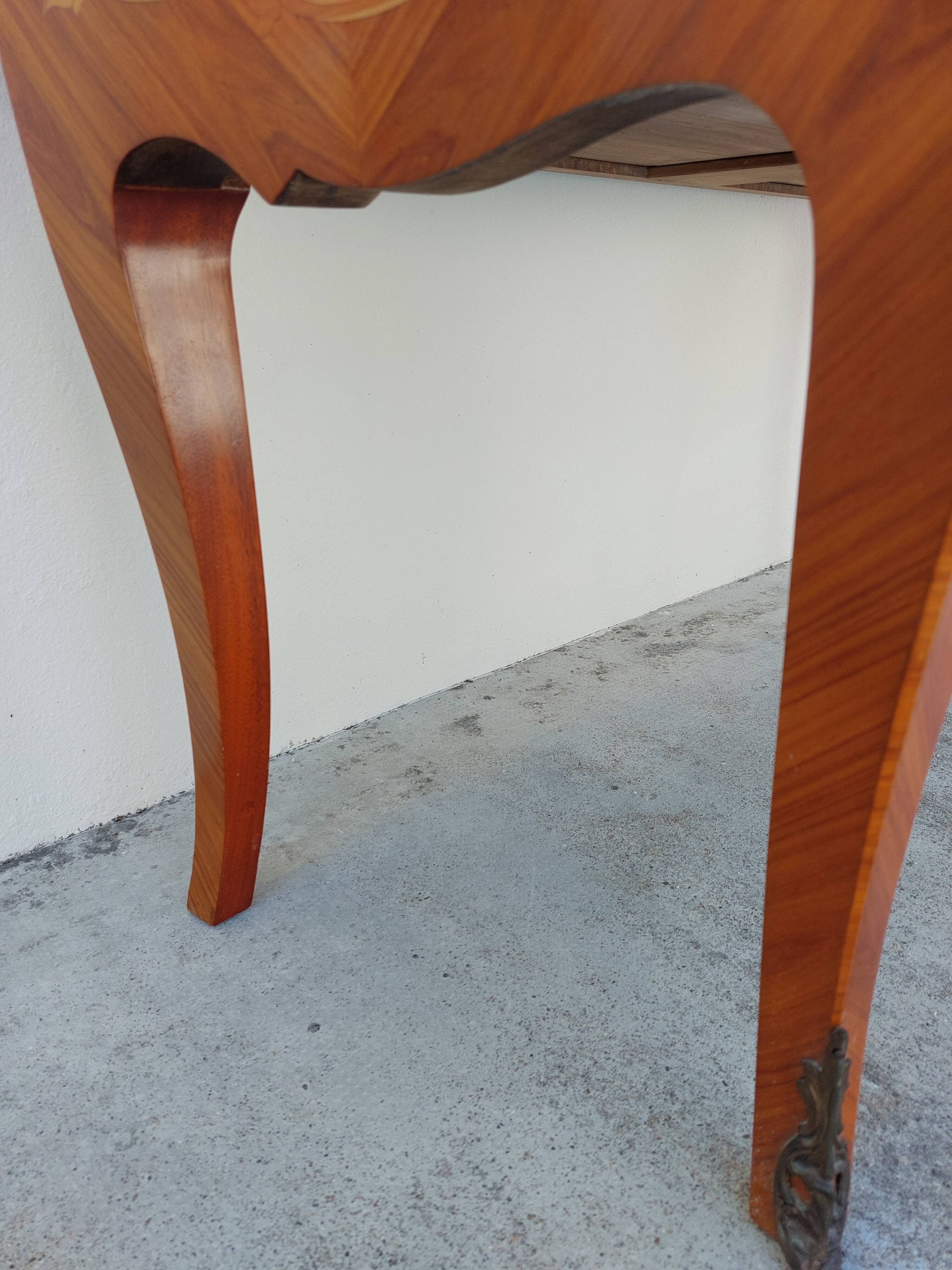 Louis XV chest of drawers in rosewood marquetry
