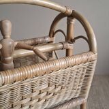 Heart-shaped rattan magazine rack