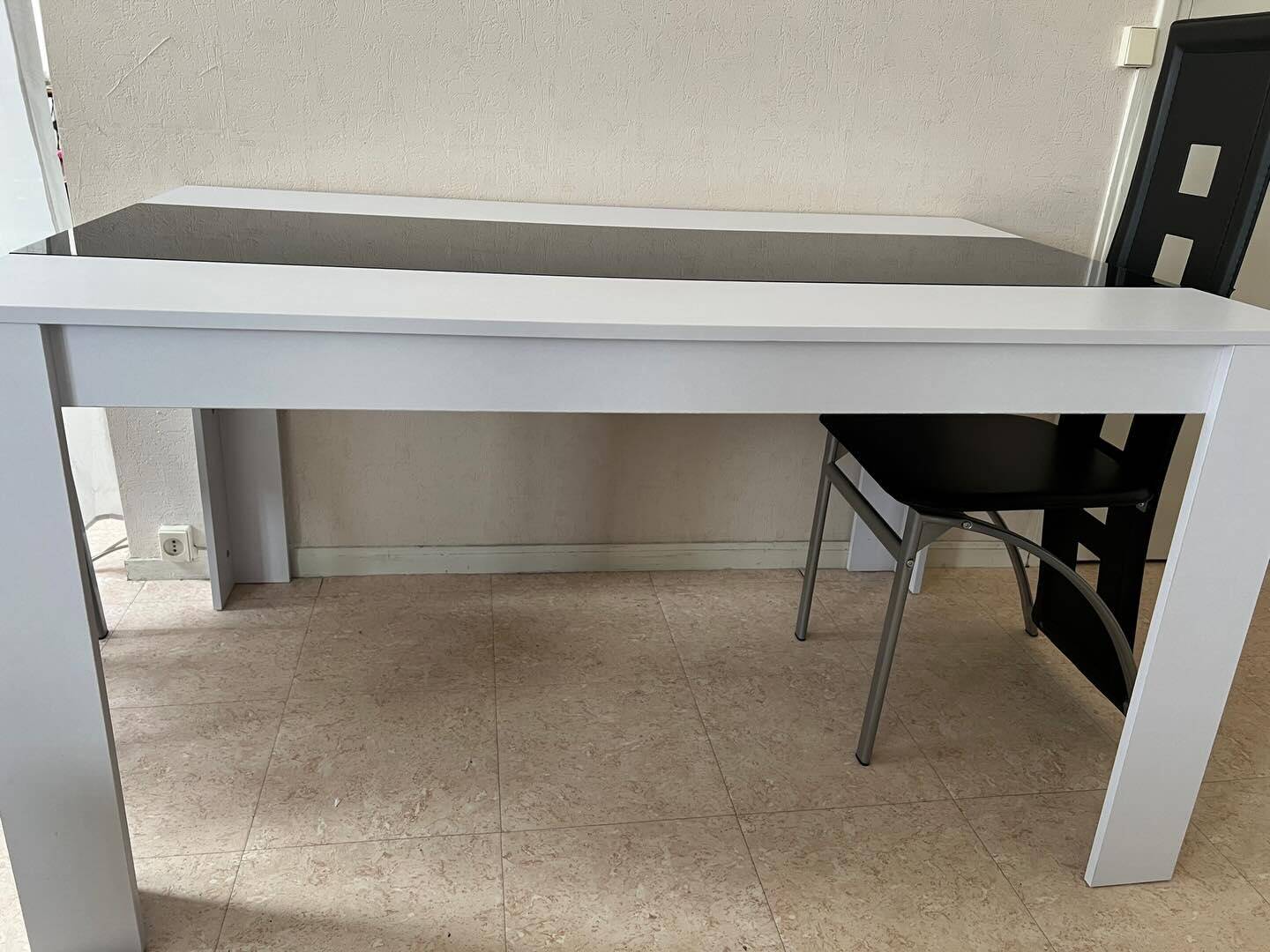 Complete dining table set + 4 chairs