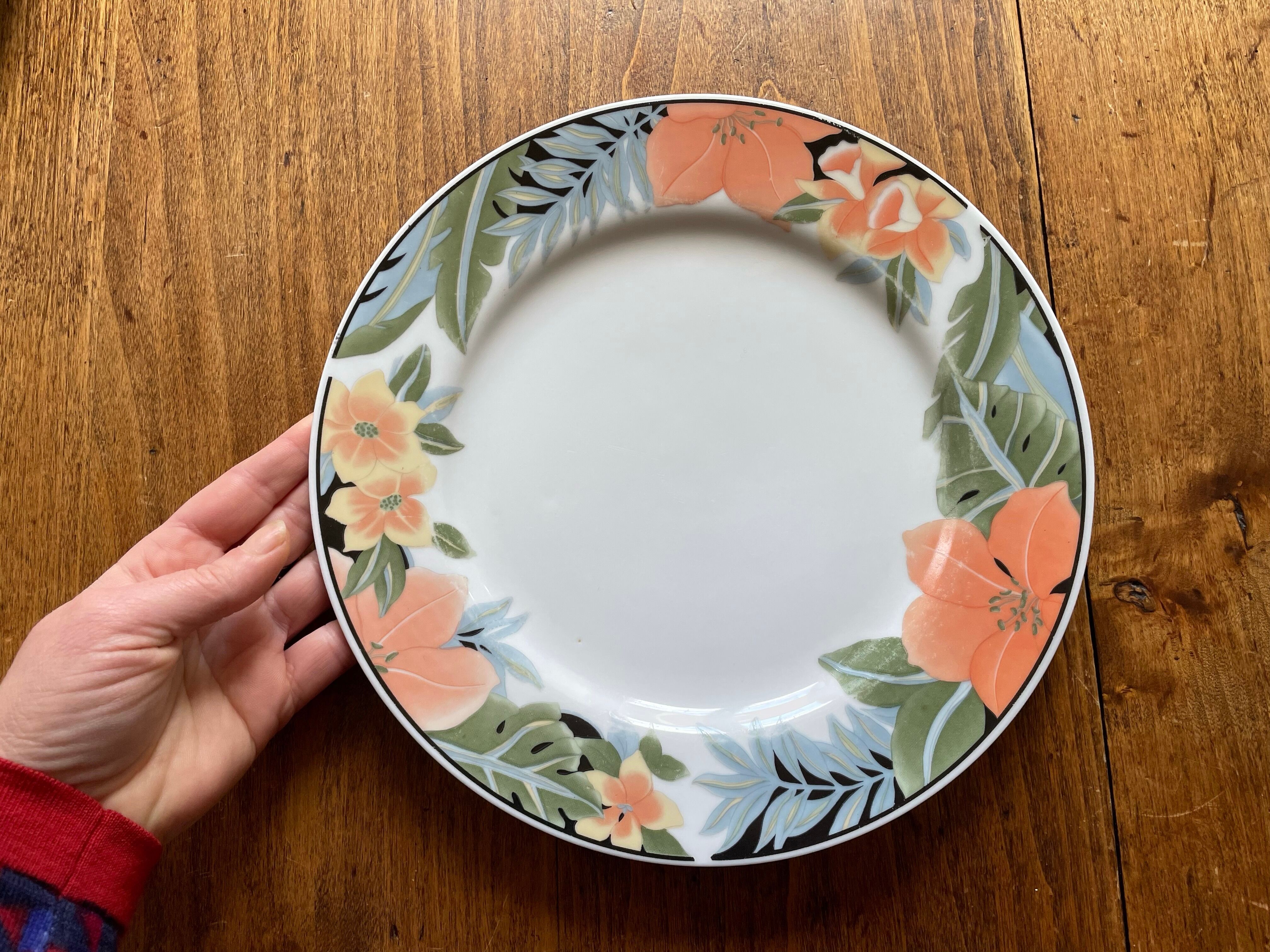 Set of 5 floral plates in vibrant colours, 1980s, vintage