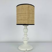 Lampe en bois tourné blanc, abat-jour en rotin, années 60