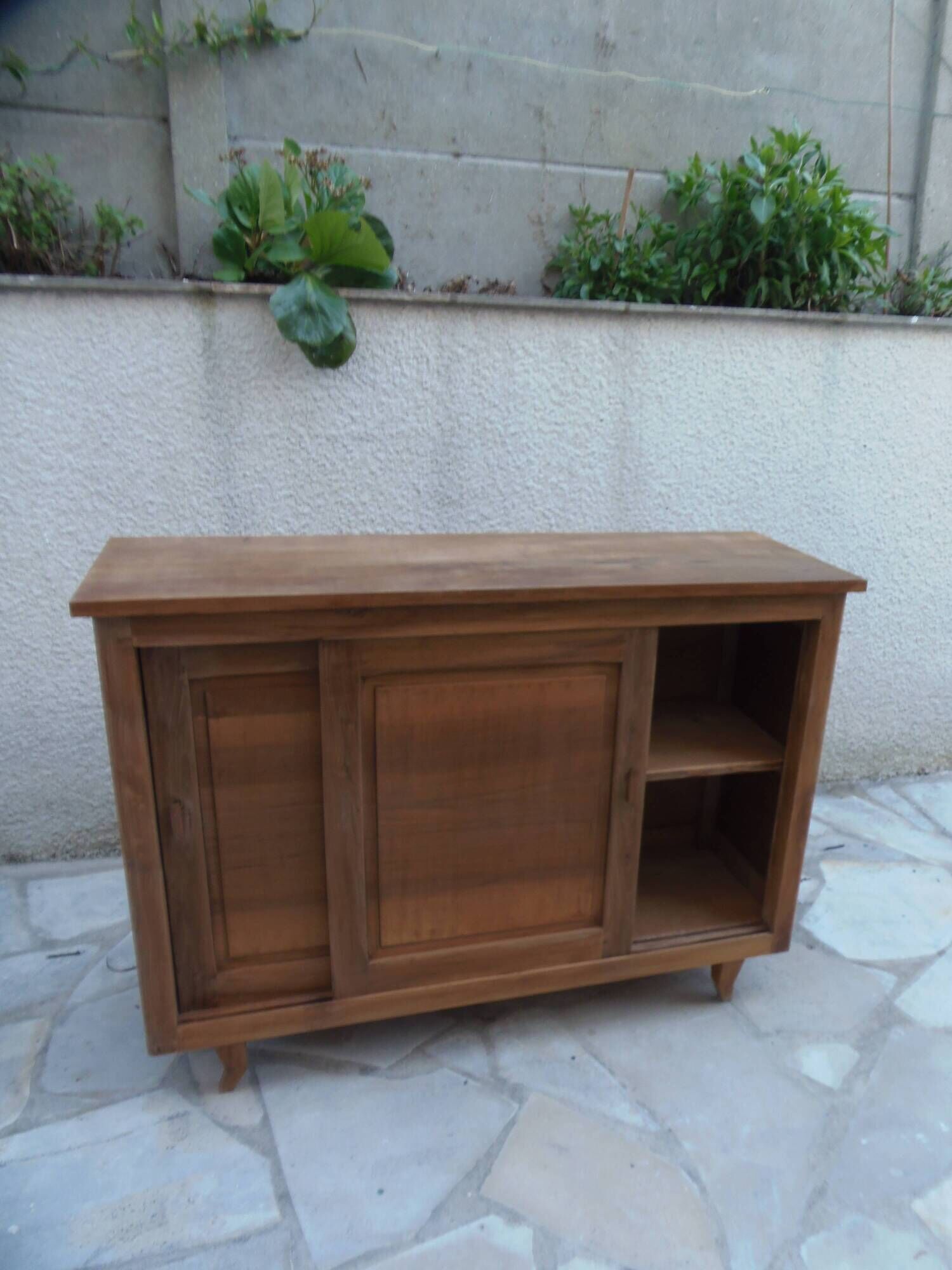 Vintage wooden buffet with a waxed finish, 2 sliding doors.