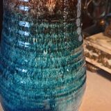 Stoneware ceramic vase with color gradient from the Accolay workshop