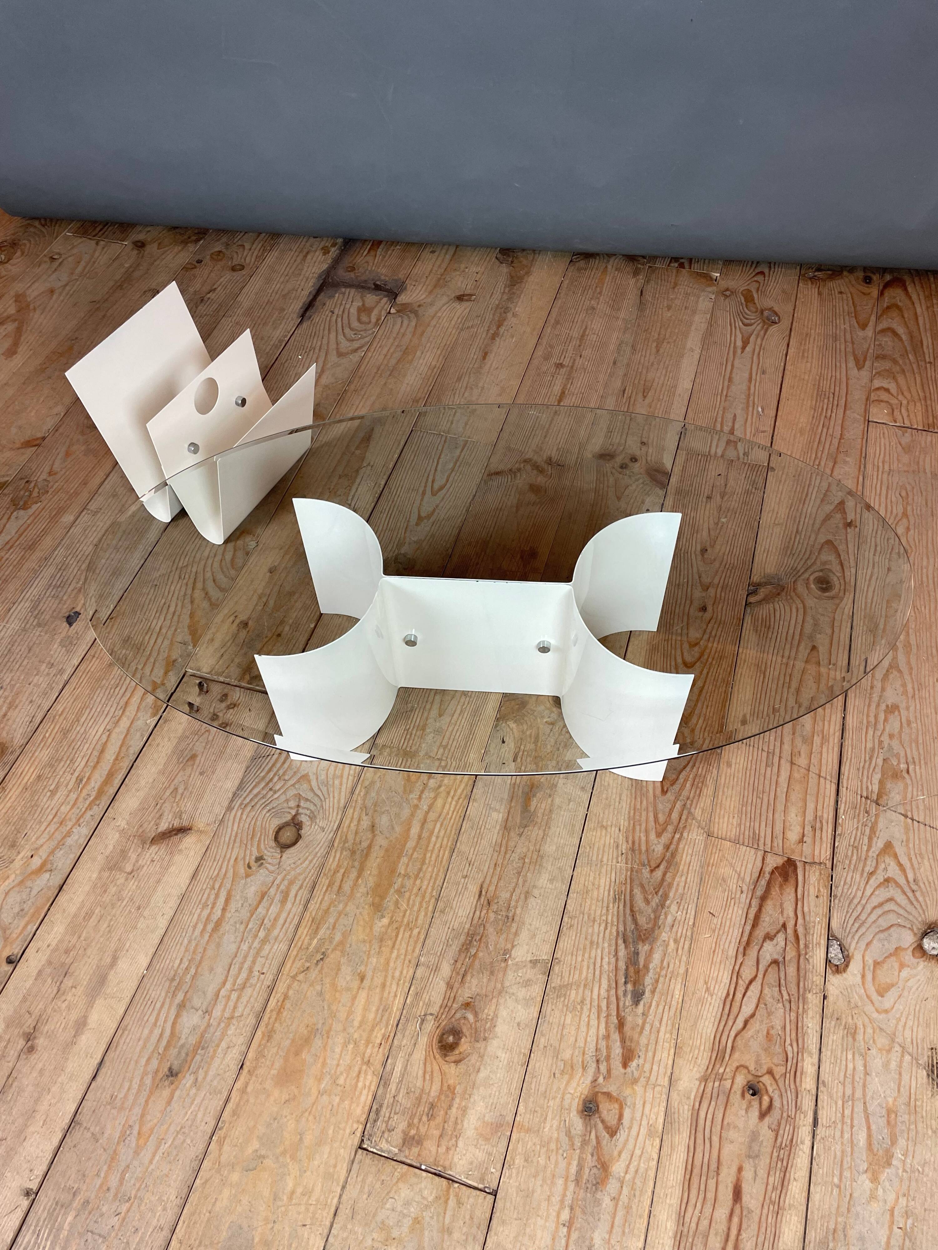 White lacquered metal magazine rack from the 1970s