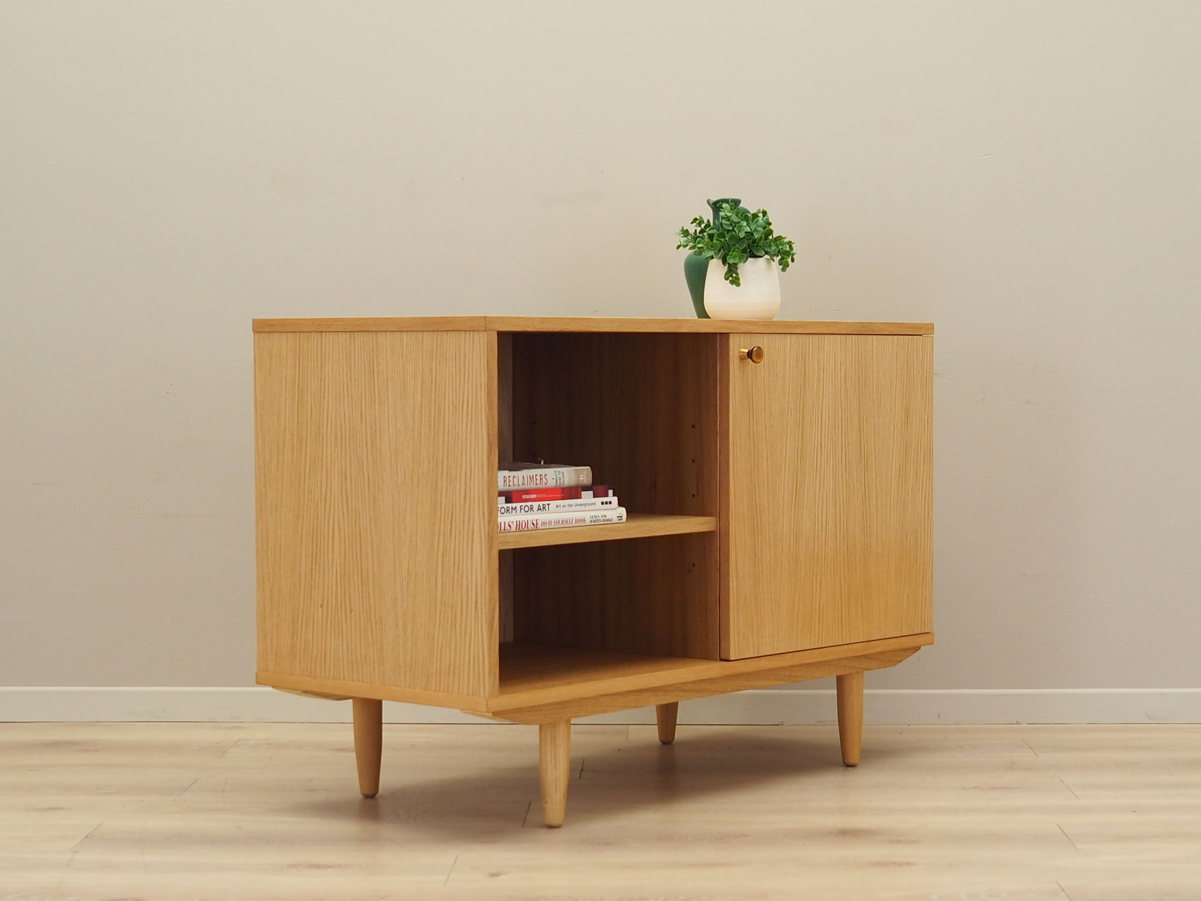 Buffet en chêne, design danois, années 1990, production: Danemark