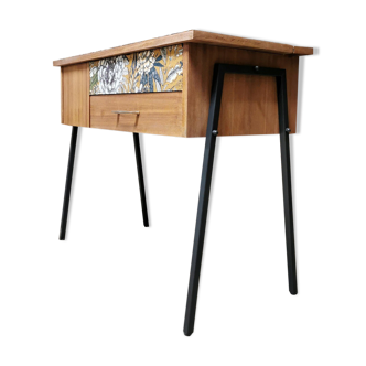 Vintage worker with floral print