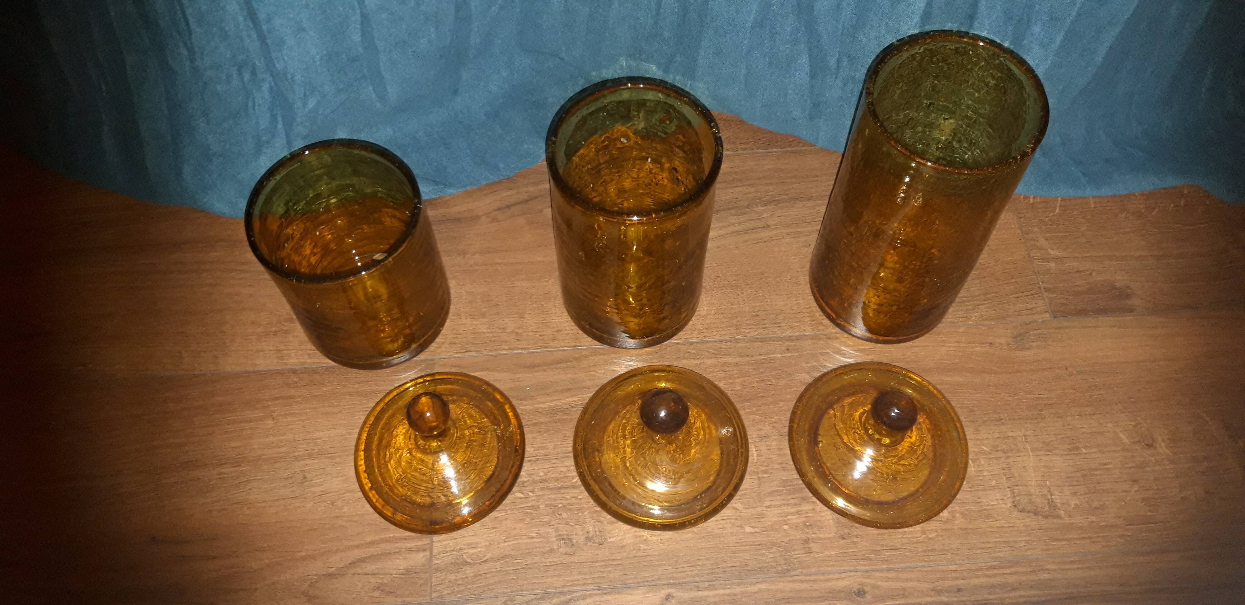 Blown and bubbled glass jars