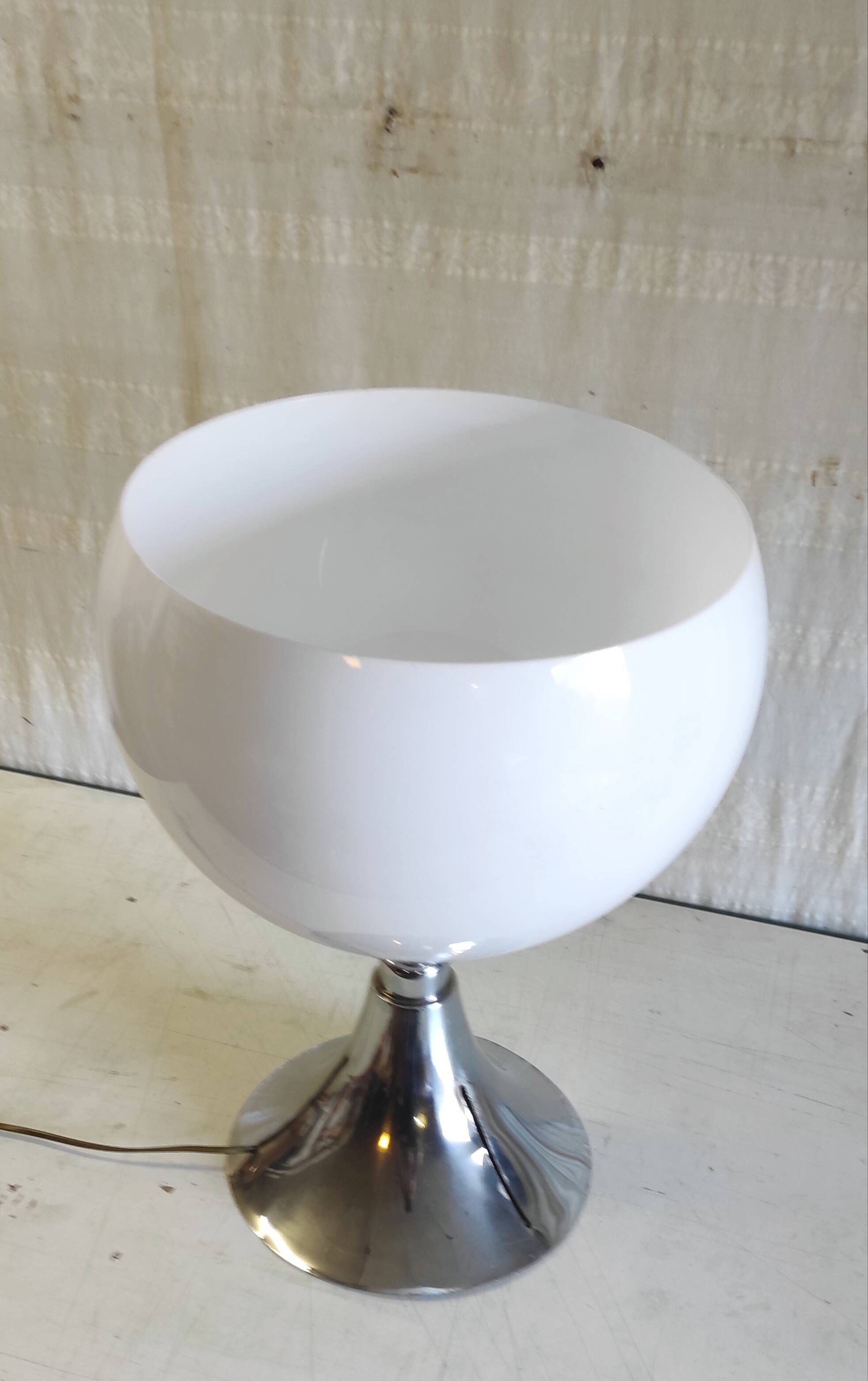 Table lamp in chrome metal and white globe - mid 20th century.