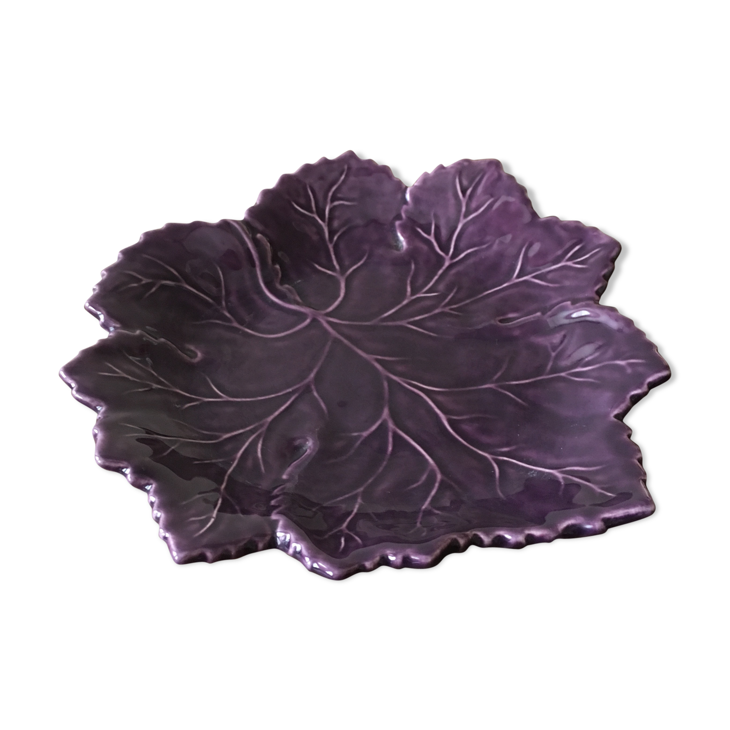 Empty pocket or purple table ceramic leaf plate