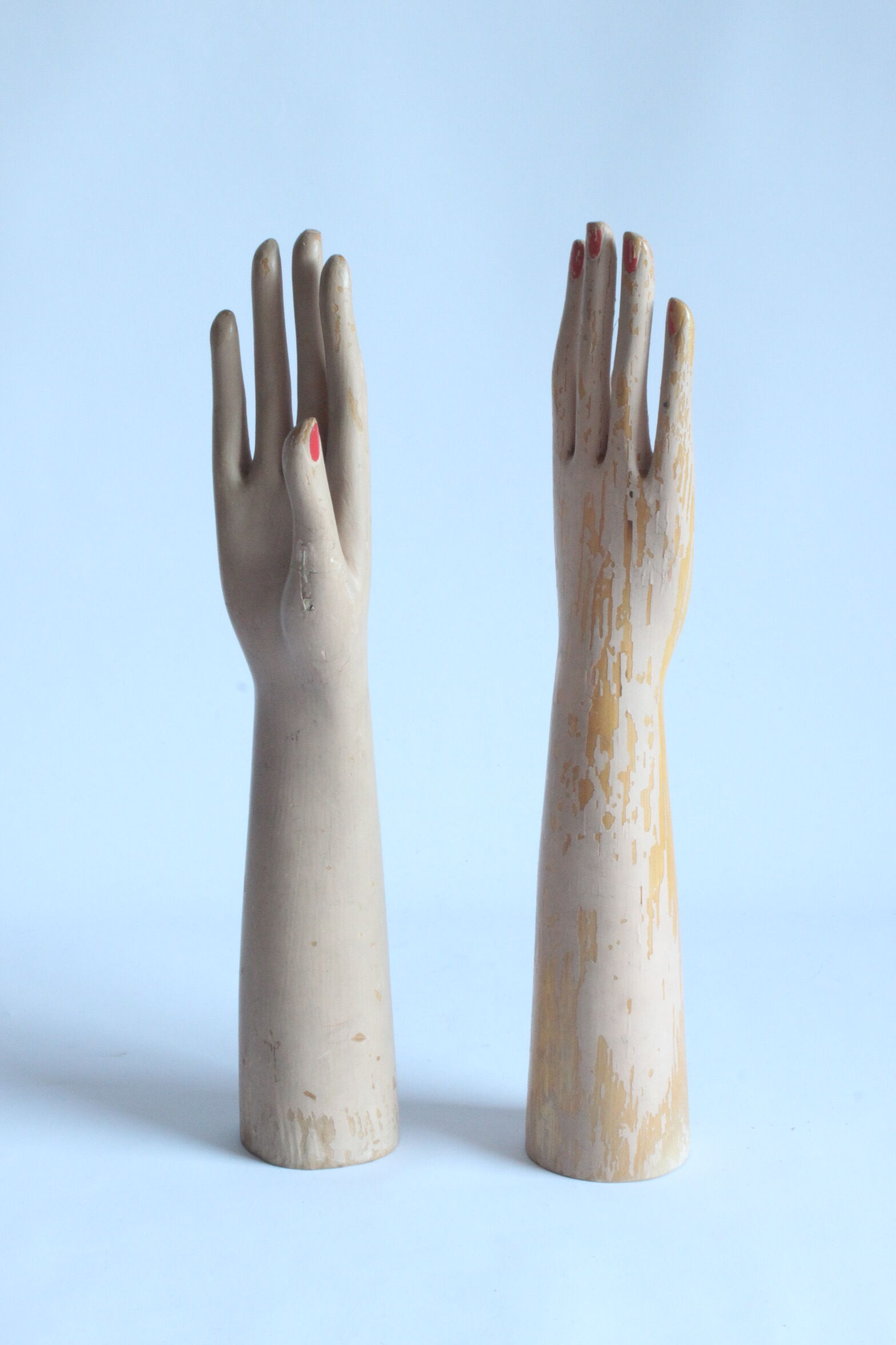 Gants en bois présentoirs de mannequins, années 1930, ensemble de 2.