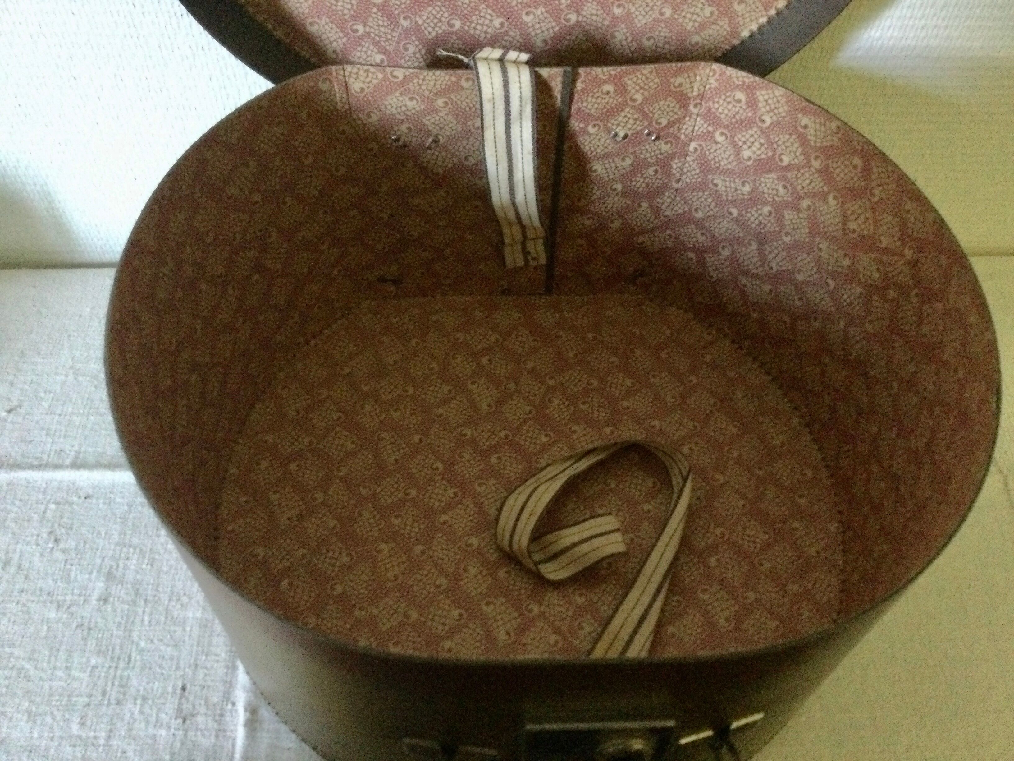 Ancienne boîte à chapeau