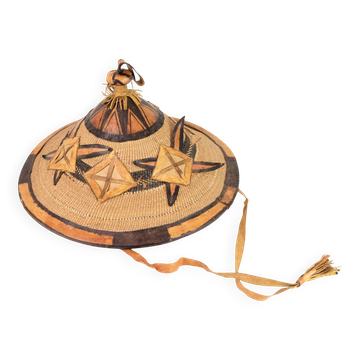 Chapeau traditionnel peul ou Tengaade fabriqué à partir de matériaux naturels d'Afrique