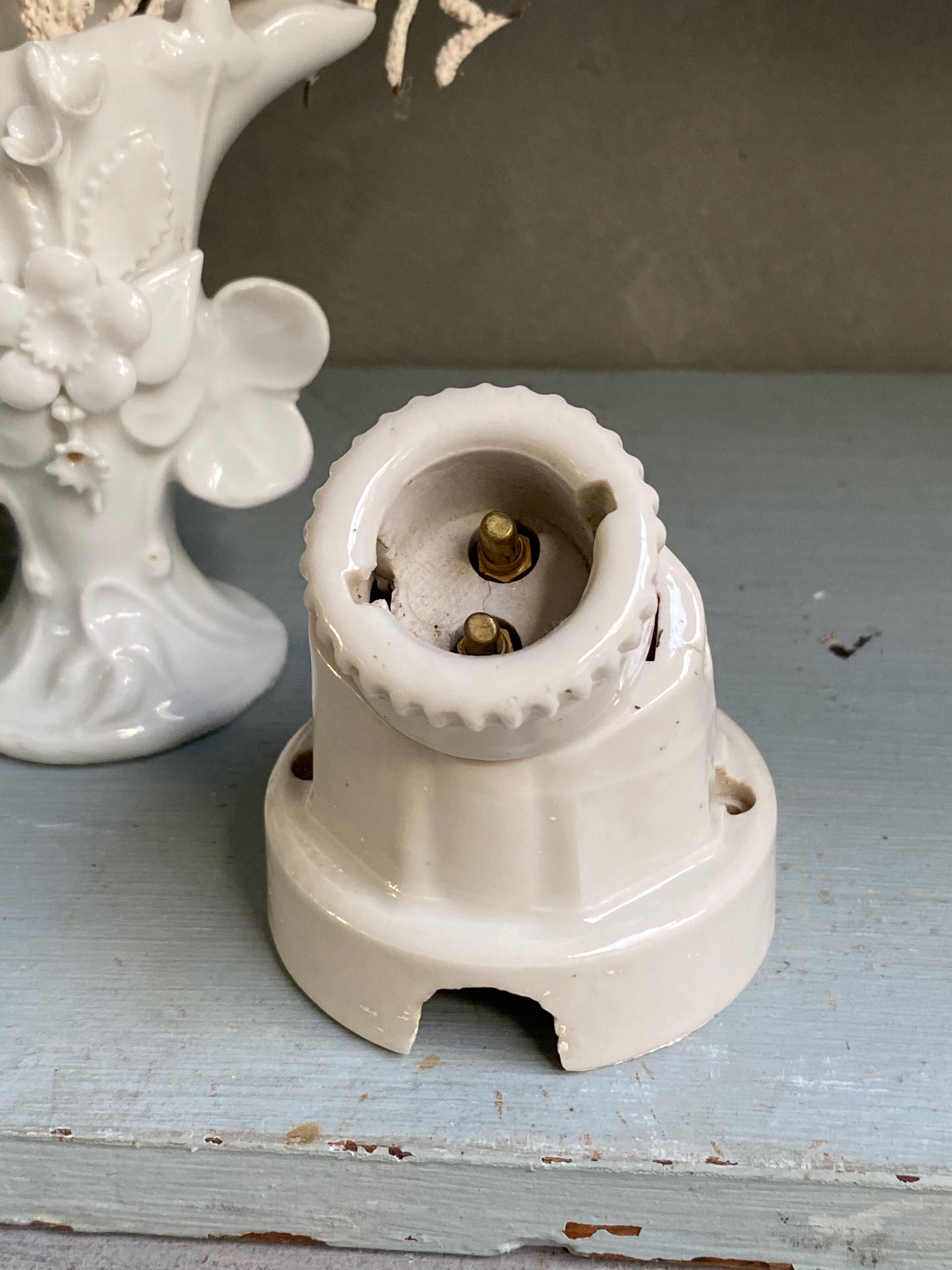 Porcelain wall lamp