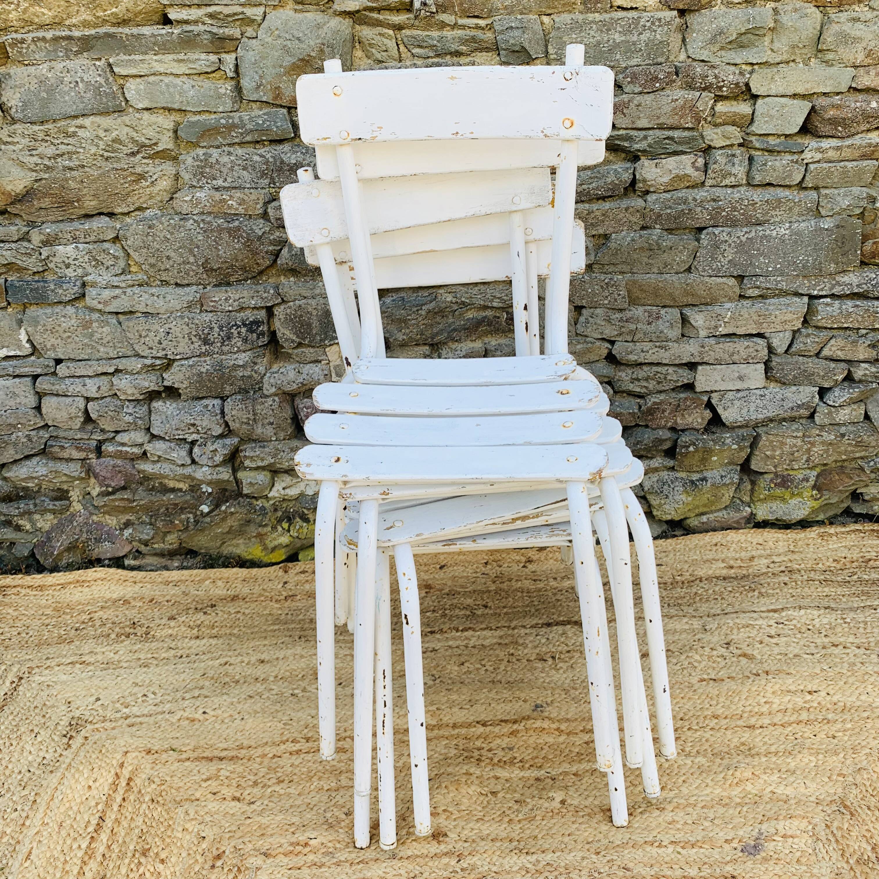 Set of 5 white wooden chairs