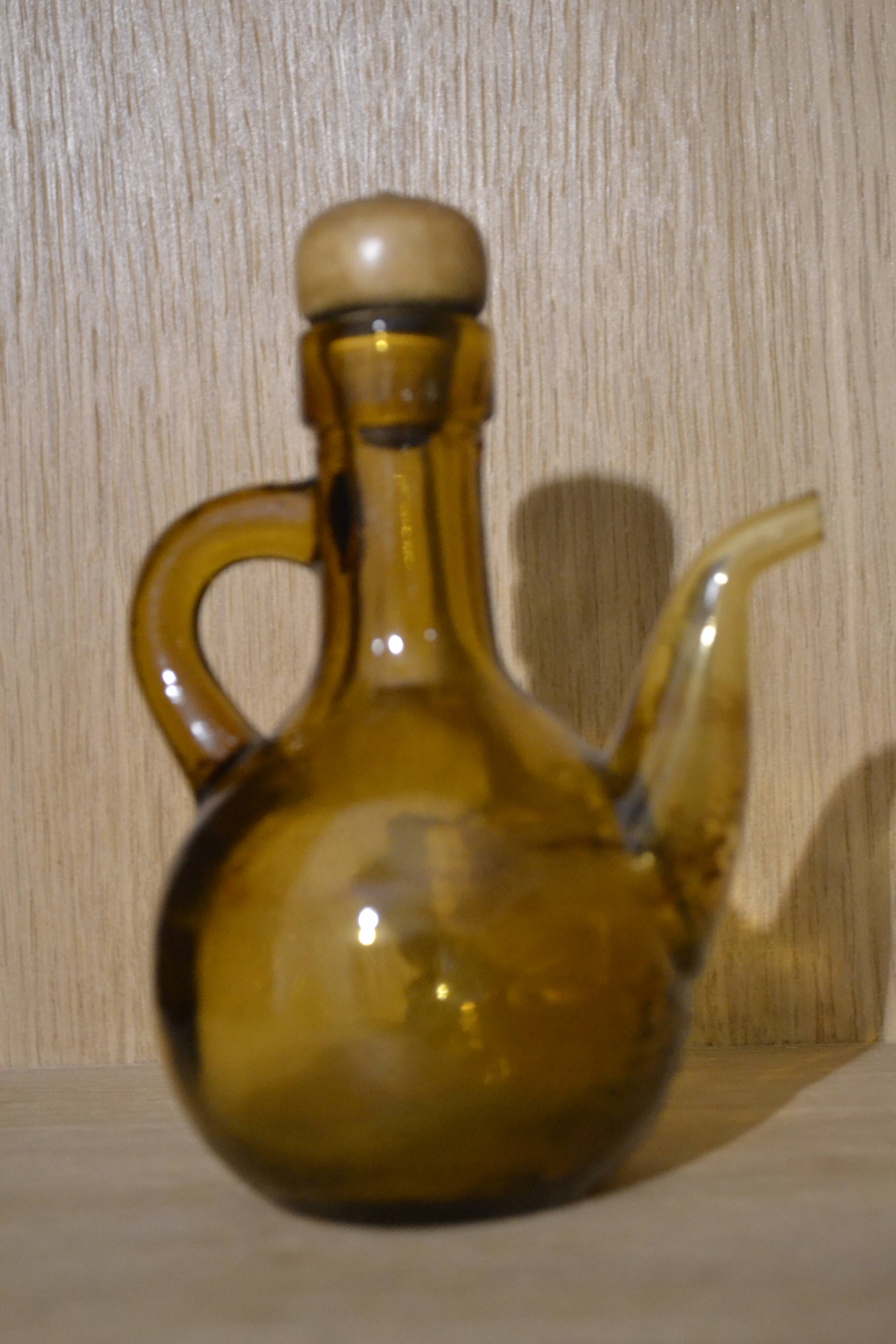 Smoked glass vinegar maker