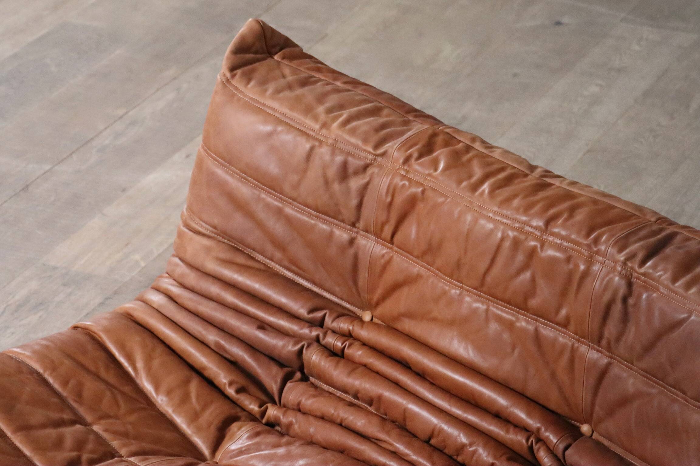 Canapé deux places Togo original Ligne Roset en cuir par Michel Ducaroy années 80