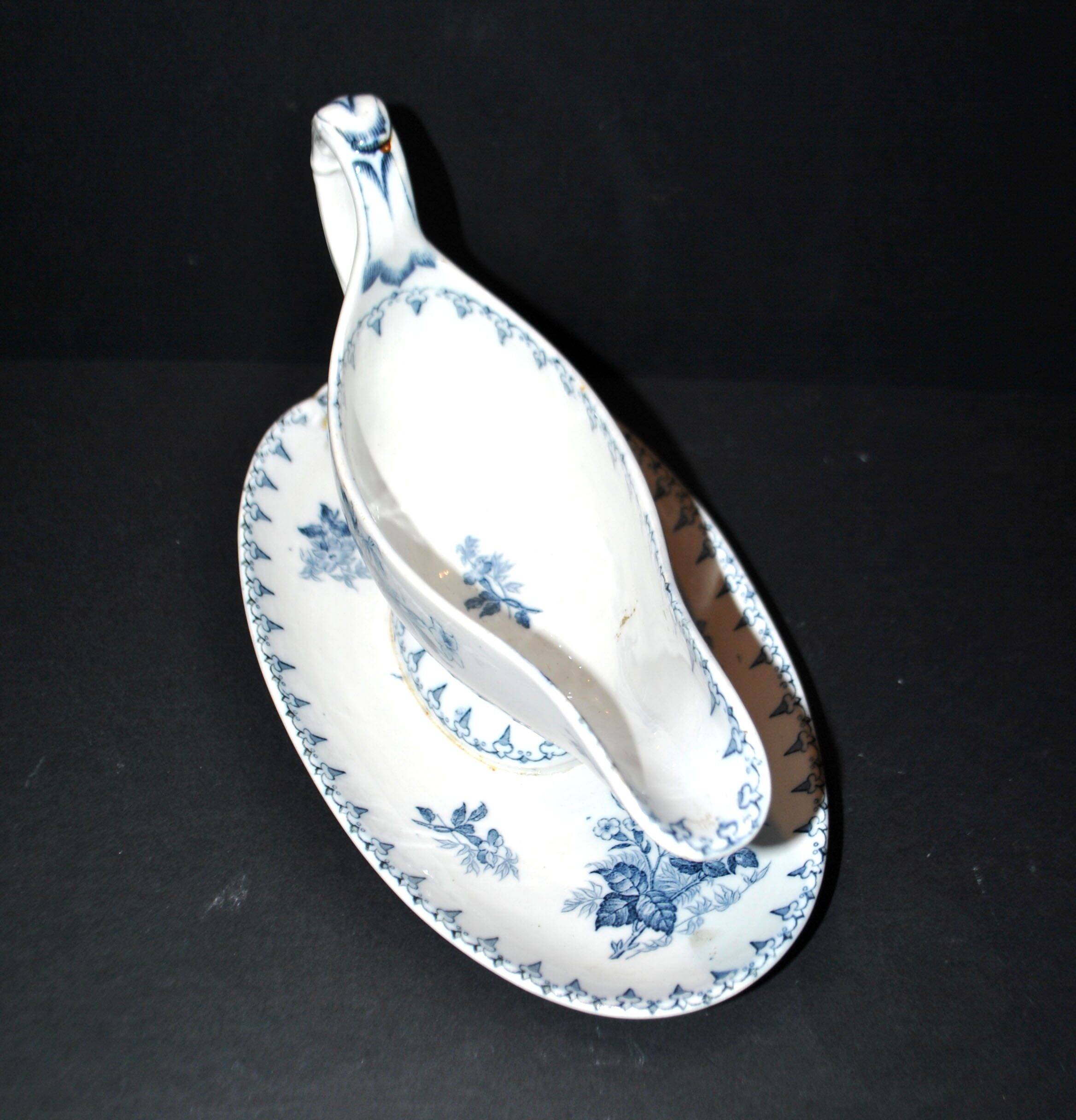 Sarreguemines U&C Flore sauce boat in earthenware with blue flowers