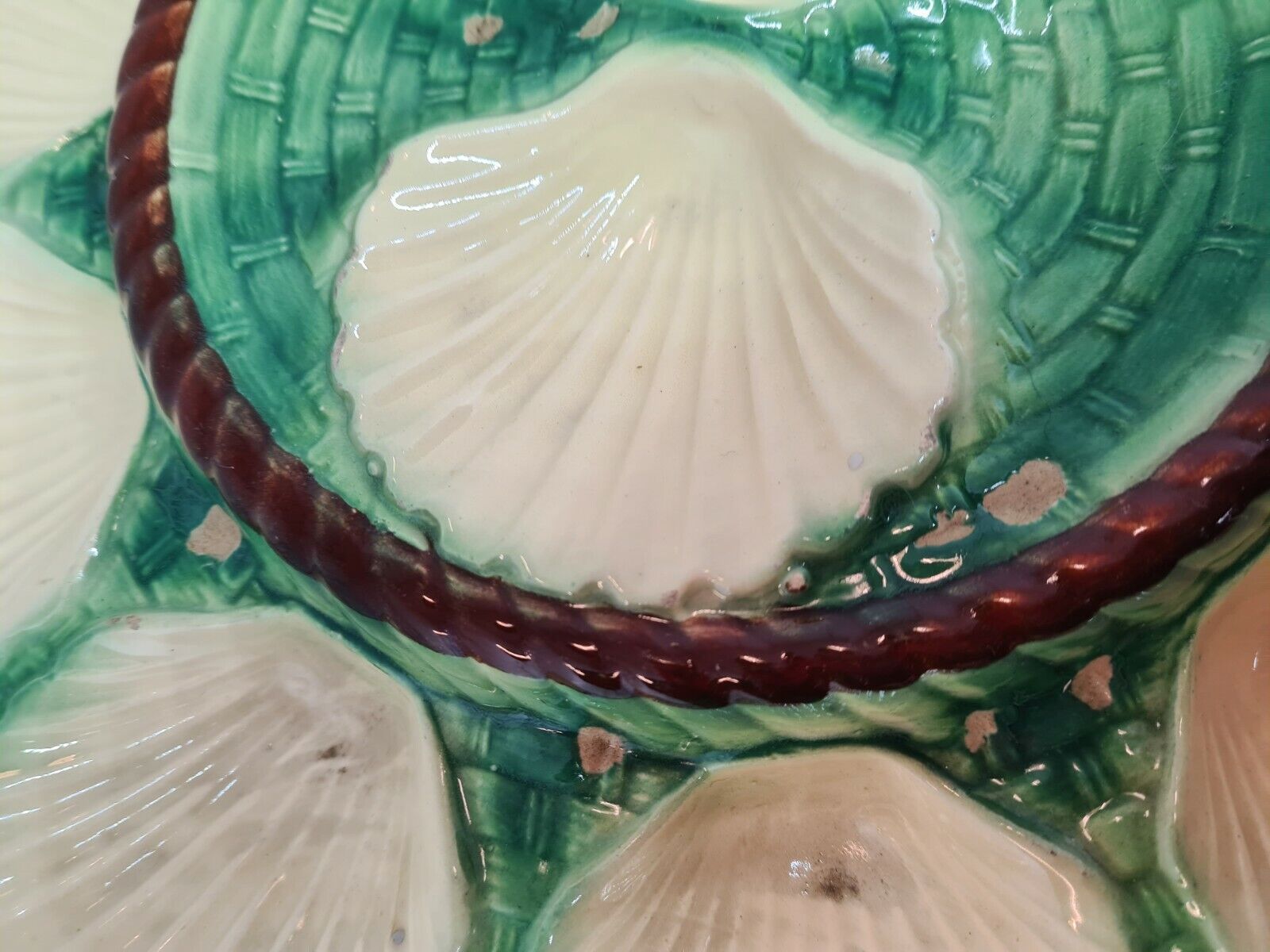 Majolica shell dish