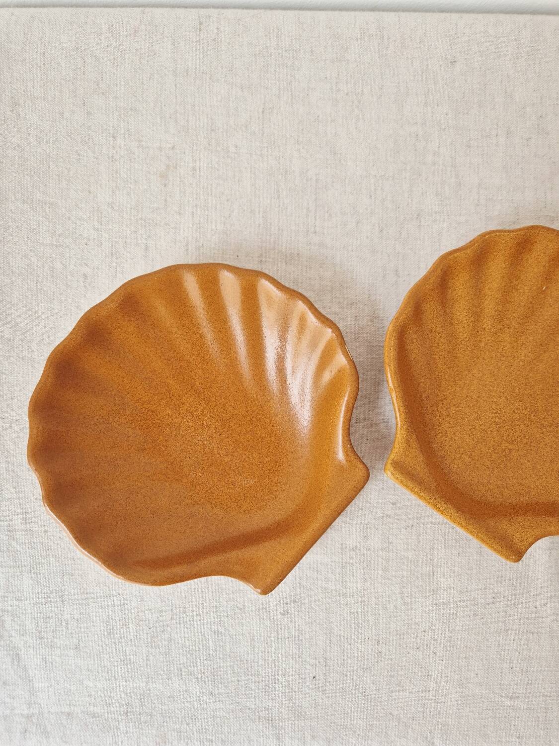 Set of 2 stoneware shells from the 60s | Made in France - Émile Henry Vintage