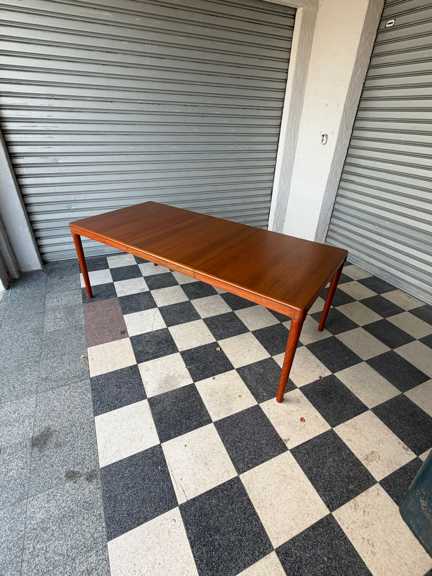 Table danoise en teck HW Klein pour Bramin