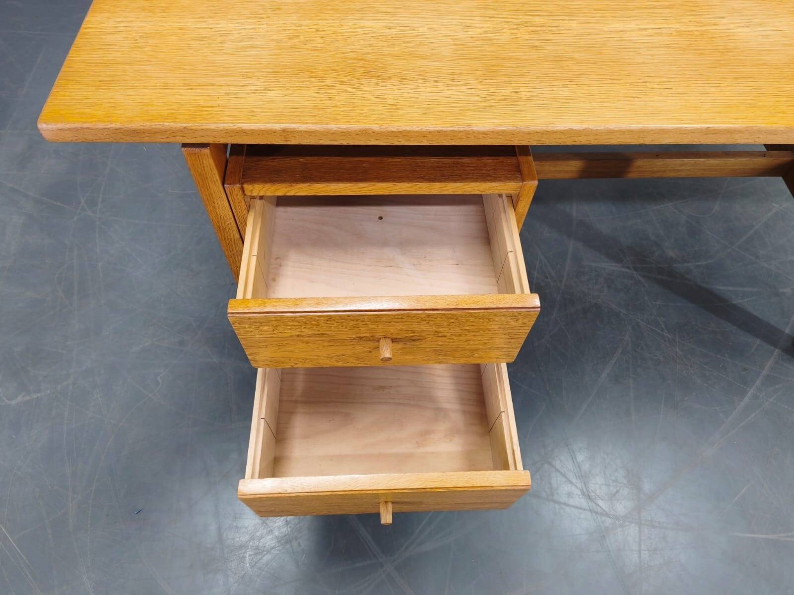 Bureau d'écriture en chêne ge125 de hans j. wegner pour getama, danemark