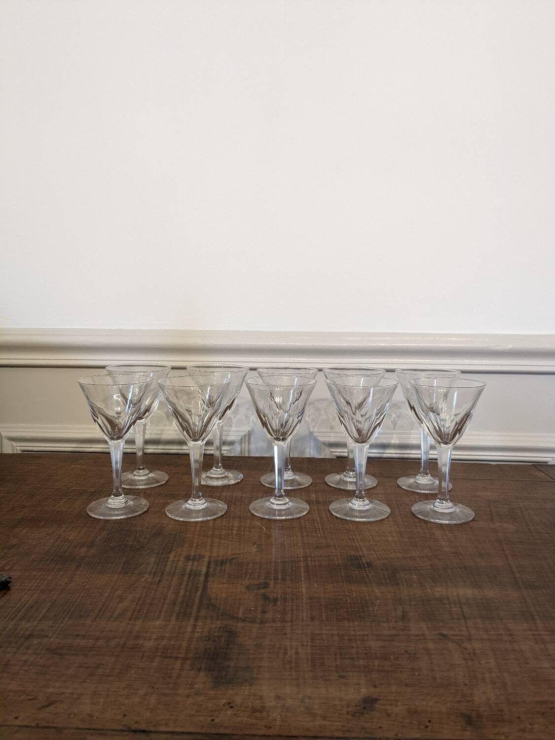 10 stemmed glasses