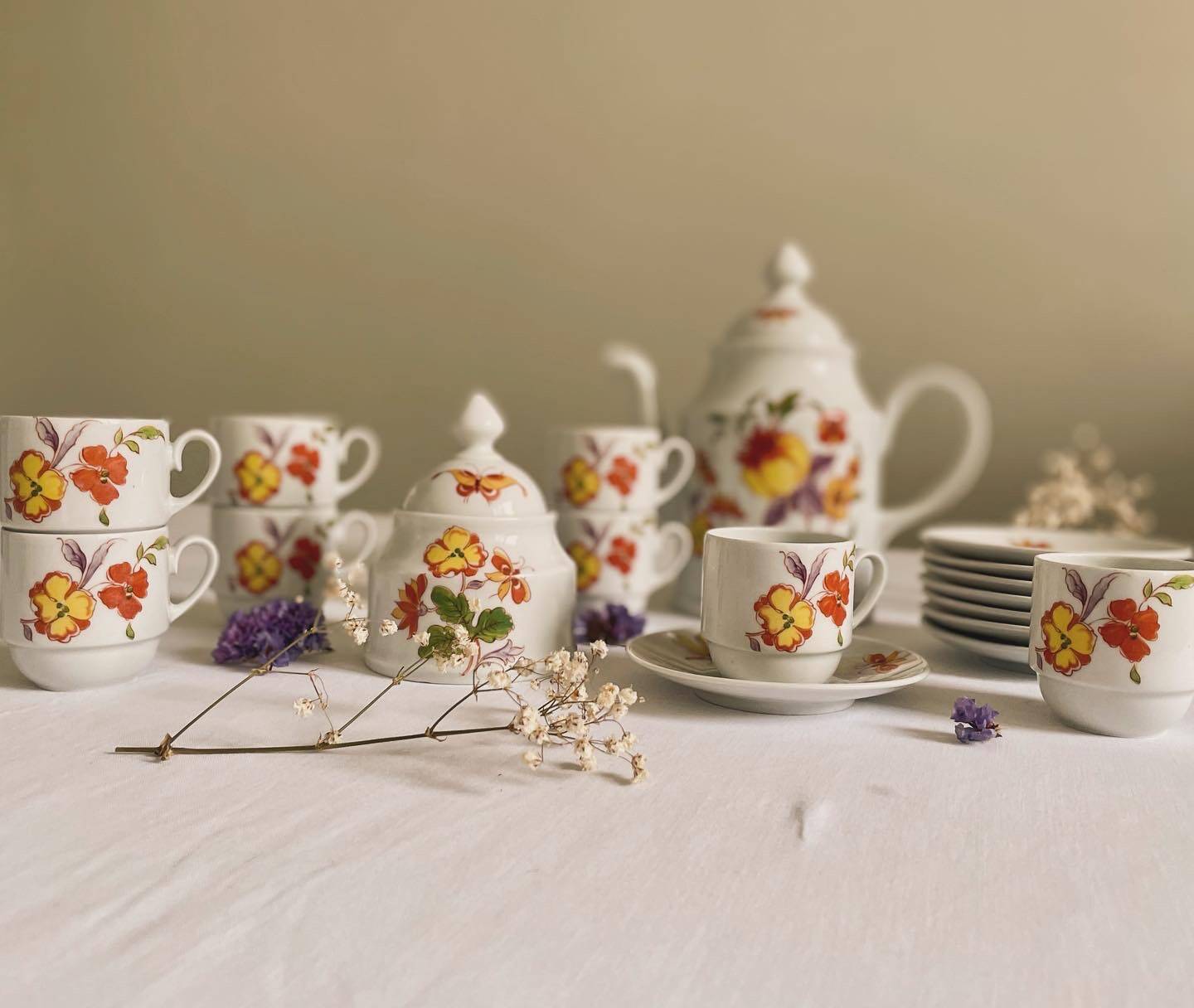 ANCAP porcelain coffee service with coffee maker and porcelain sugar bowl