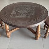 Coffee table and 2 stools in wood and embossed leather
