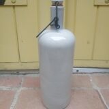 Ancienne bouteille en grès beige émaillé début 20e siècle