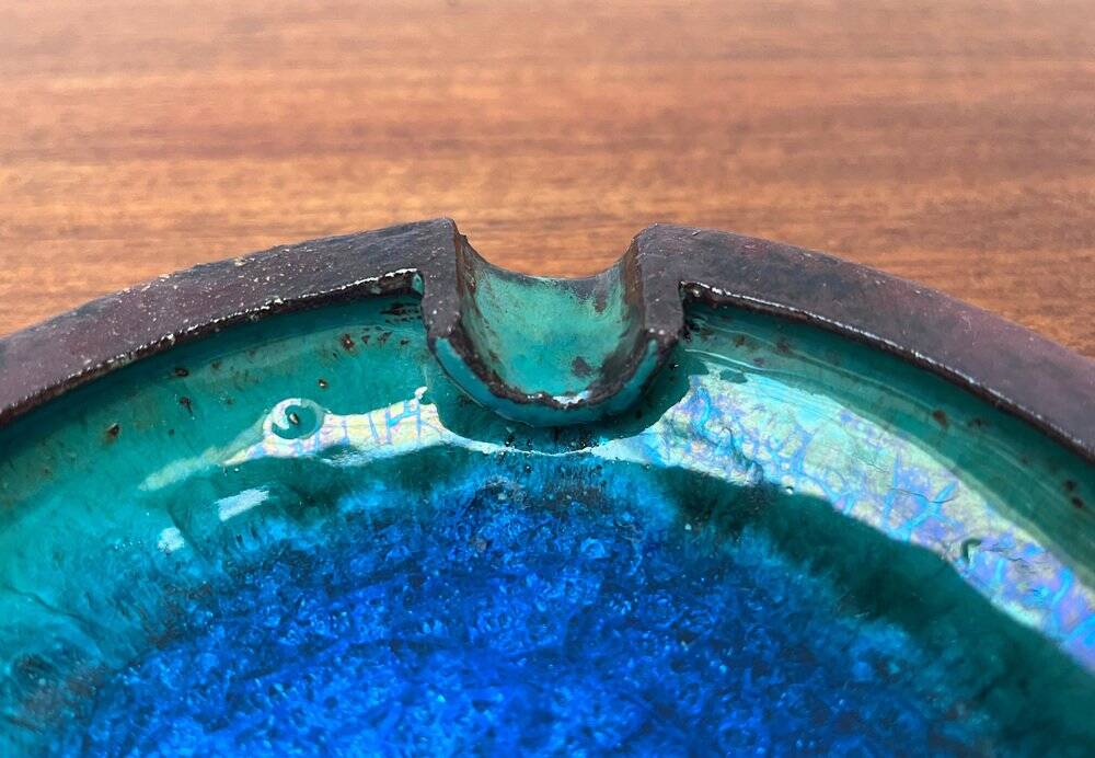 Ashtray or bowl in brutalist studio pottery by Gerhard Liebenthron, mid-century, 1960s, 1968.