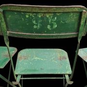 Lot de 8 chaises pliantes industrielles en métal peint vert