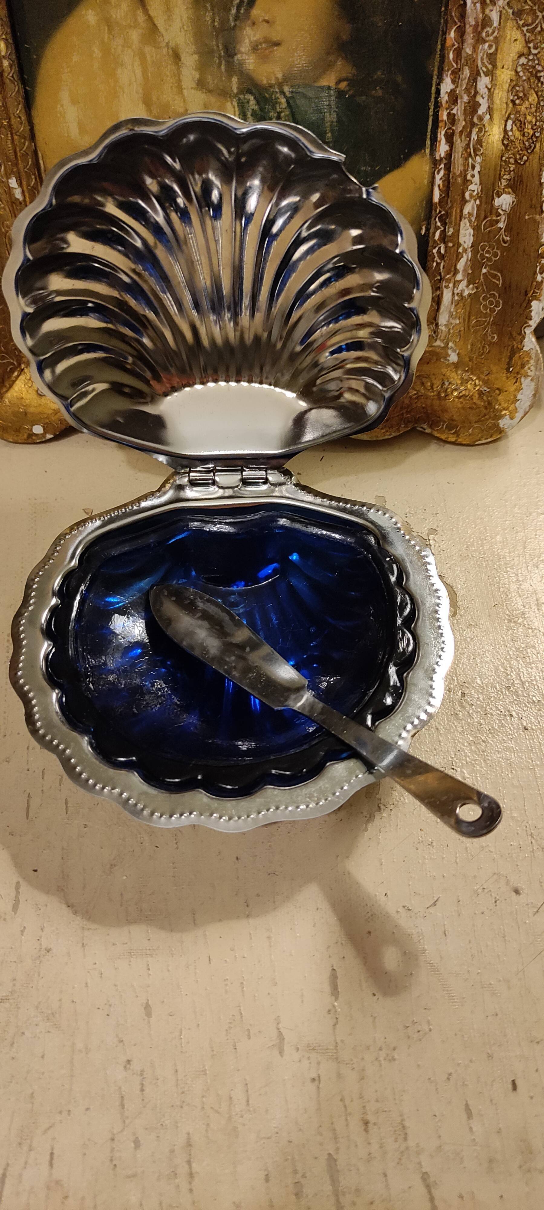 Vintage silver metal butter in shell shape