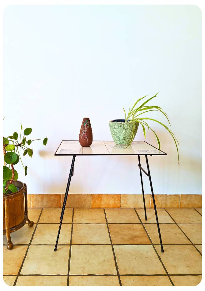 Table d'appoint vintage en fer forgé & céramique, oiseaux et papillons