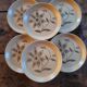 6 assiettes plates en grès décor floral — Années 70