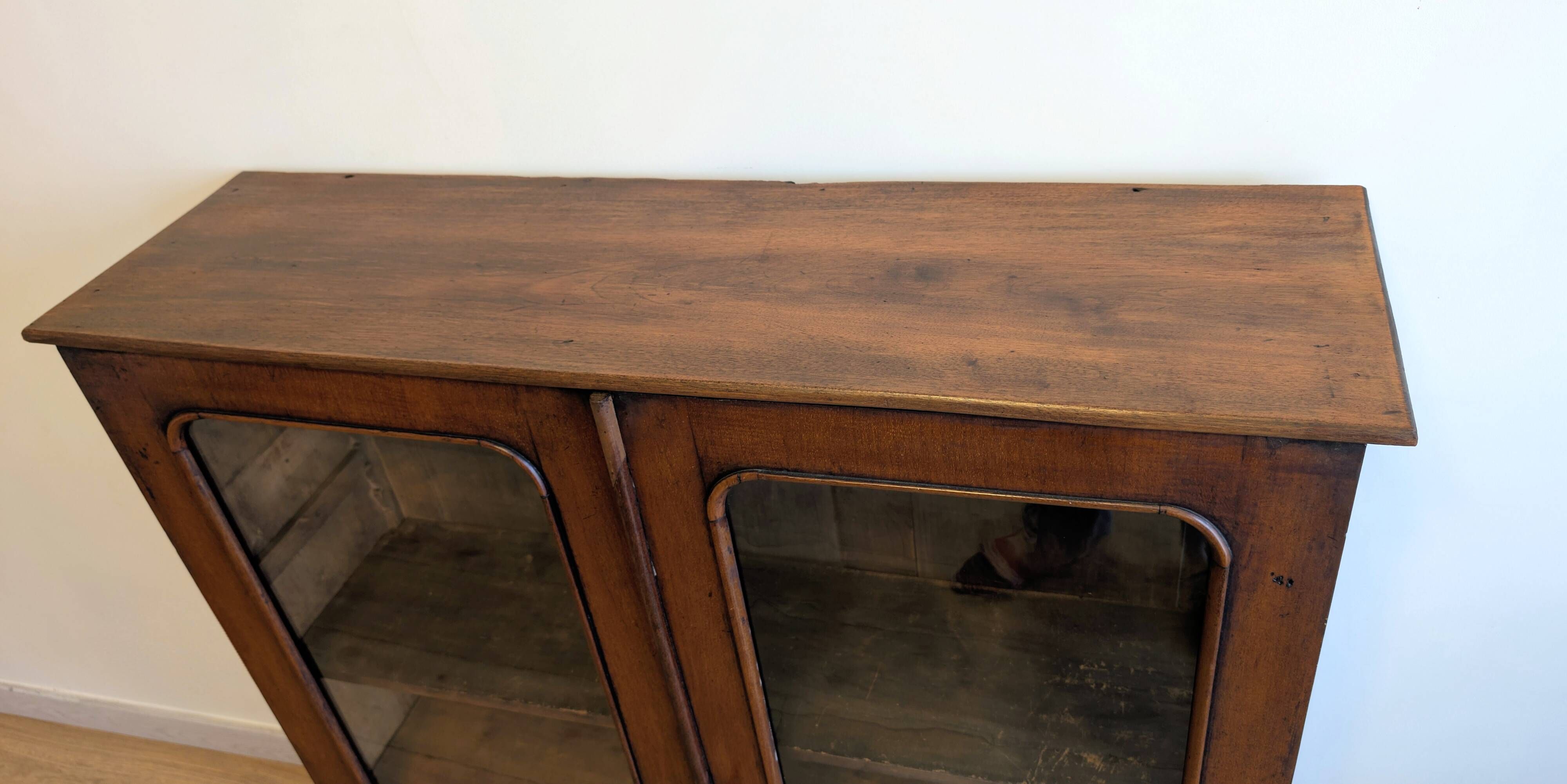 Victorian English mahogany display cabinet, elegant showcase furniture.