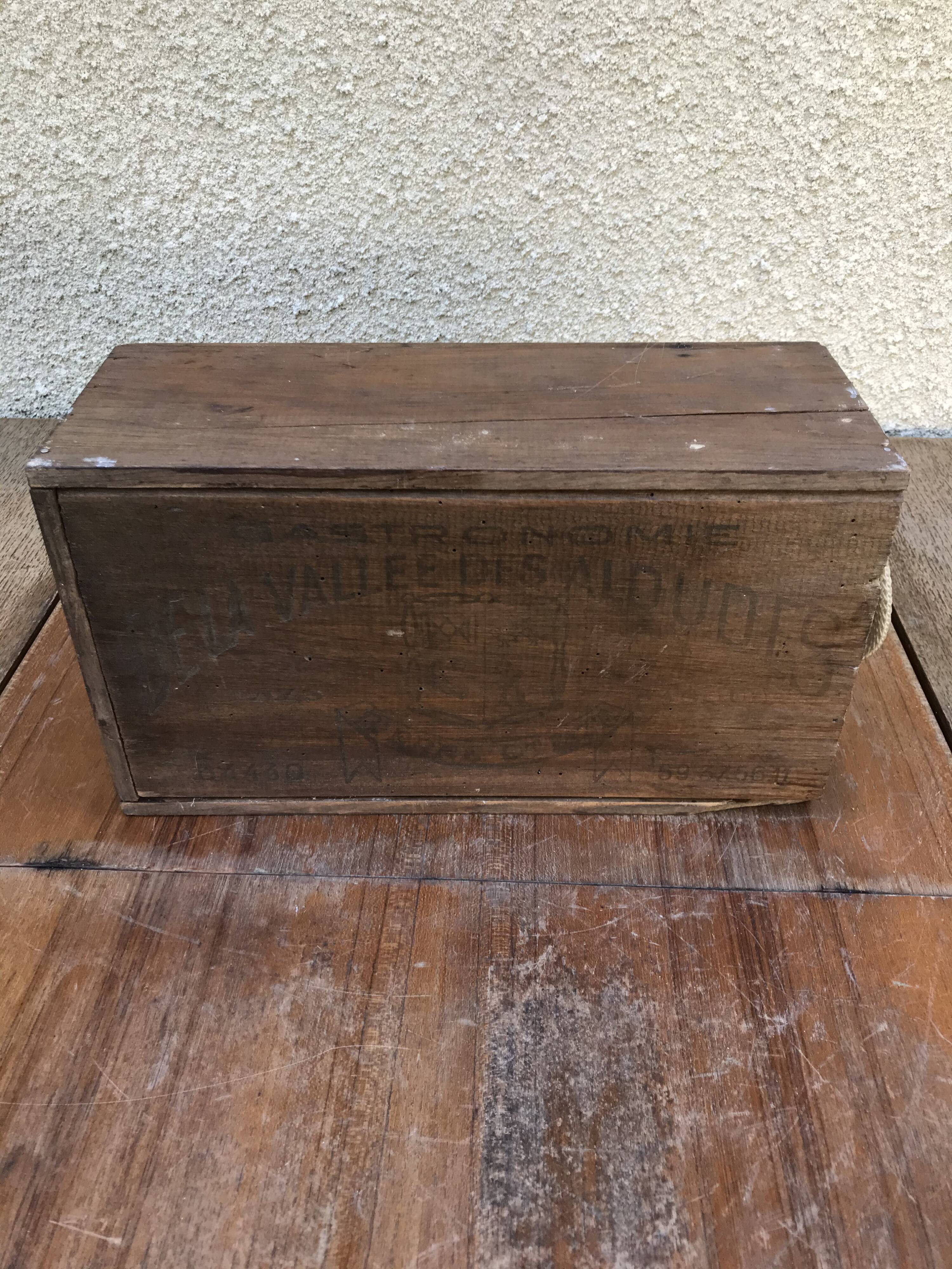 Boite rangement en bois pays basque avec couvercle vintage