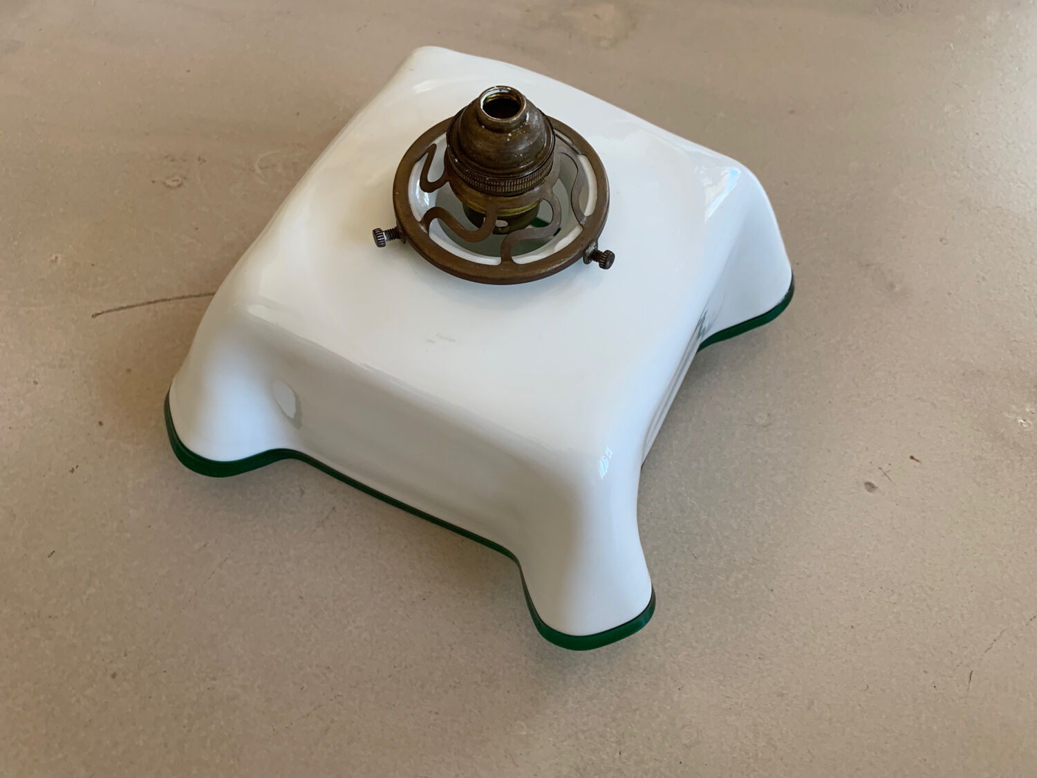 Old opaline suspension