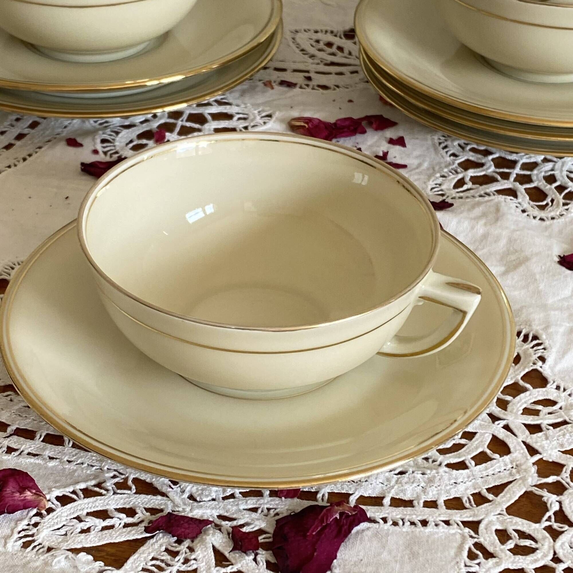 6 fine porcelain coffee and tea cups from the Limoges royal factory