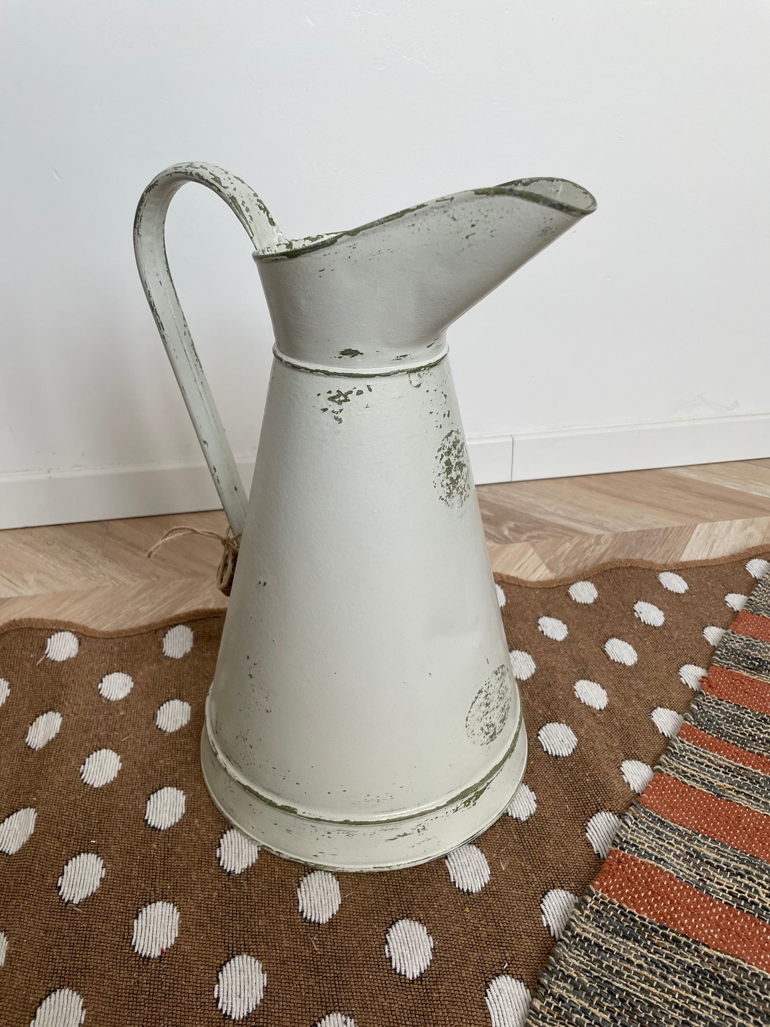Enamelled milk jar