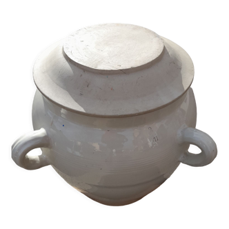 Salt pot