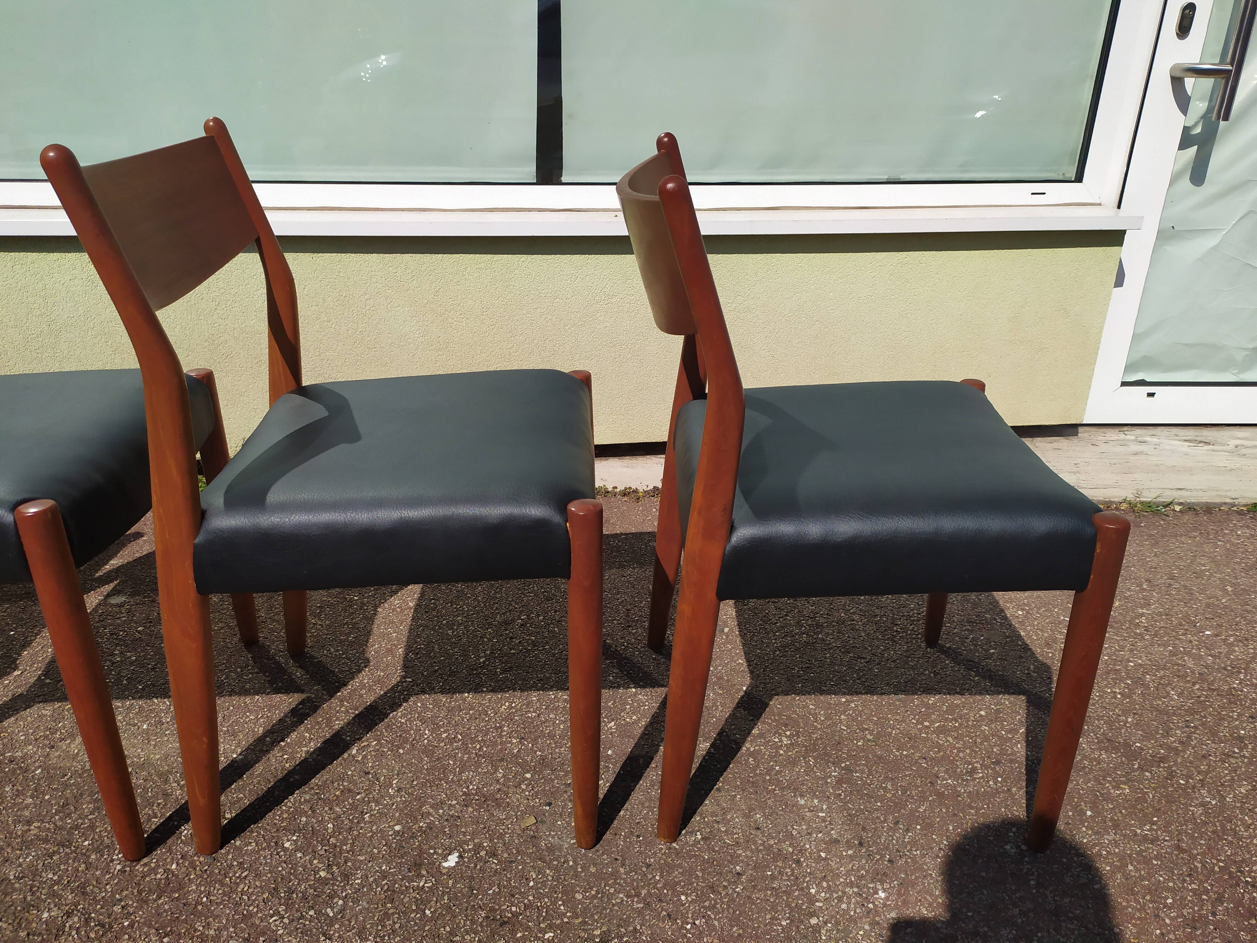 Set of 4 Scandinavian teak chairs in black leather