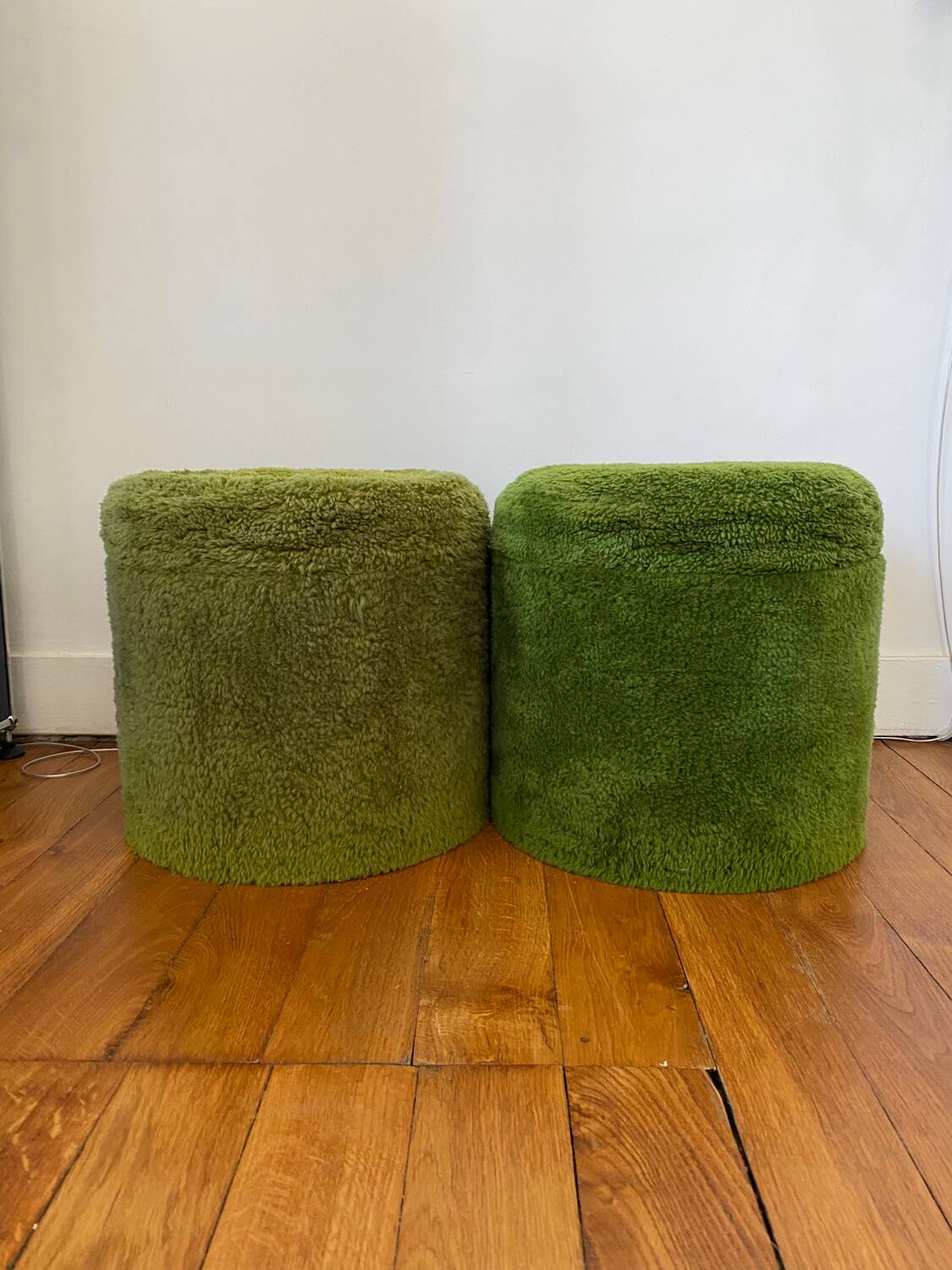 Lot 2 green fur poufs from the 70s