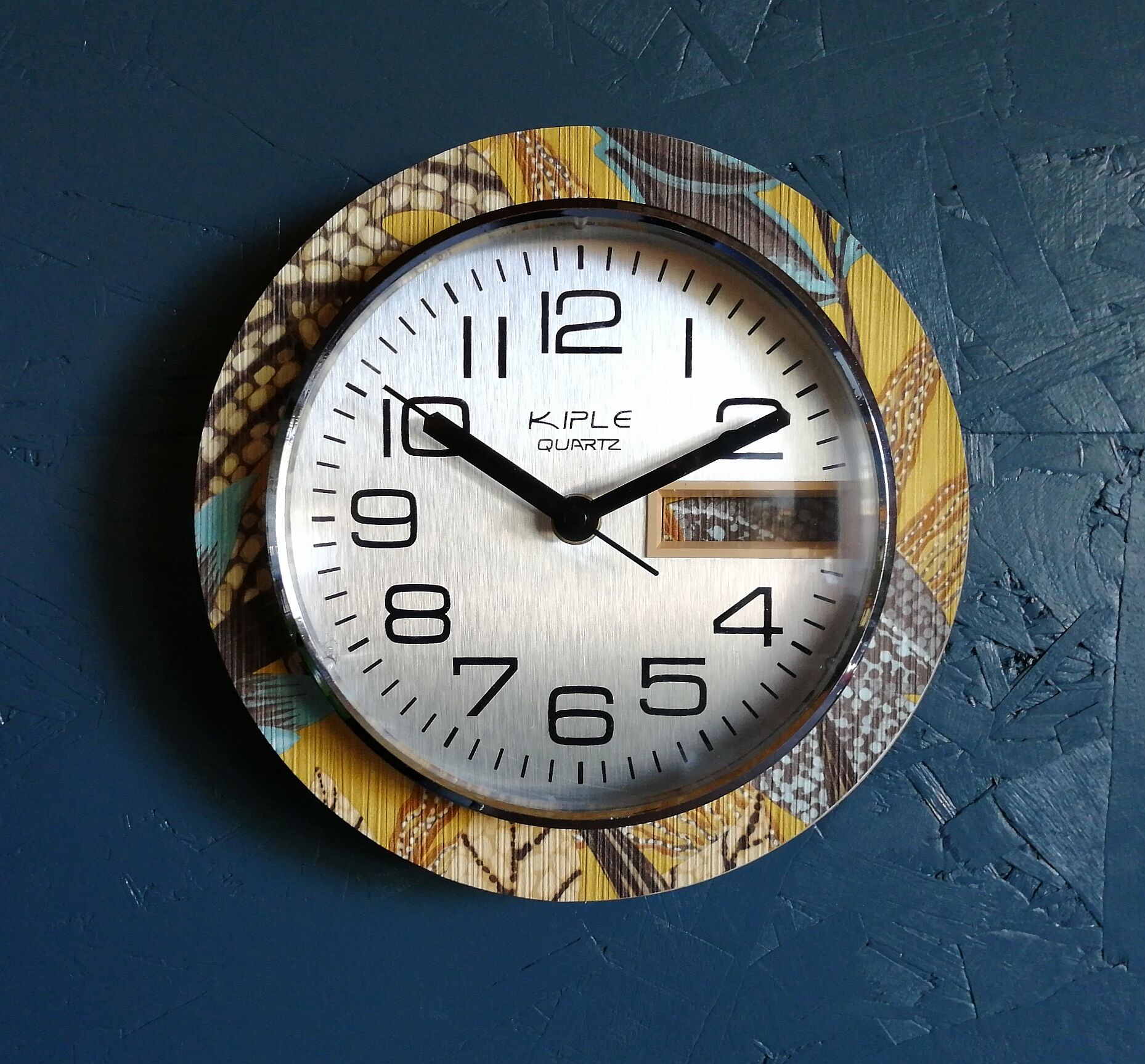 Clock formica vintage round silent wall clock "Kiplé yellow brown"