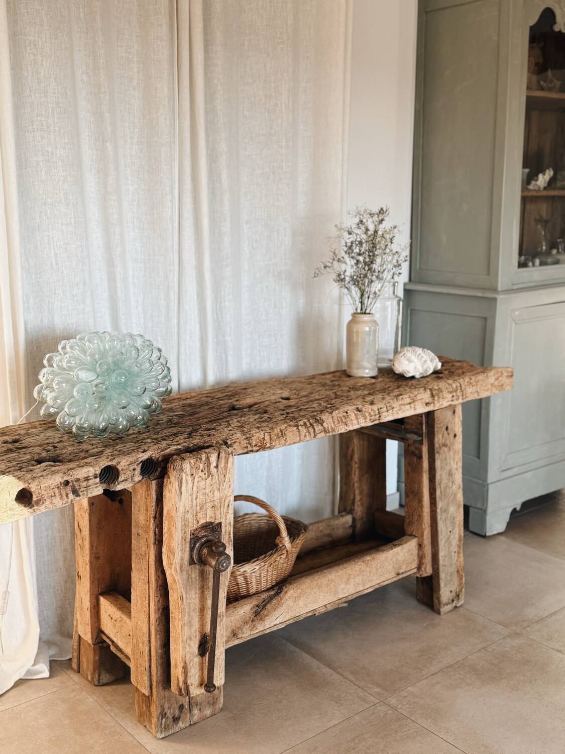 Solid wood carpenter's workbench