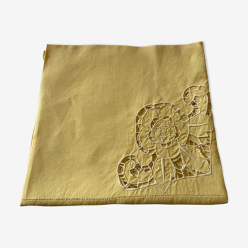 Nappe jaune art déco brodée de roses