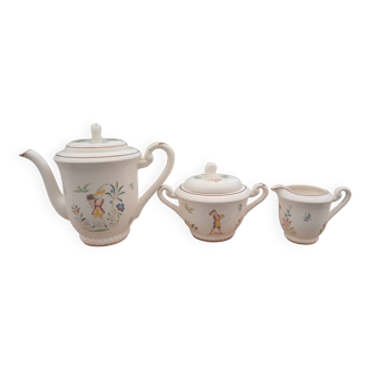 Lot cafetière, pot à lait, sucrier