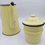 Ancienne cafetière en tôle émaillée jaune pastel et noire