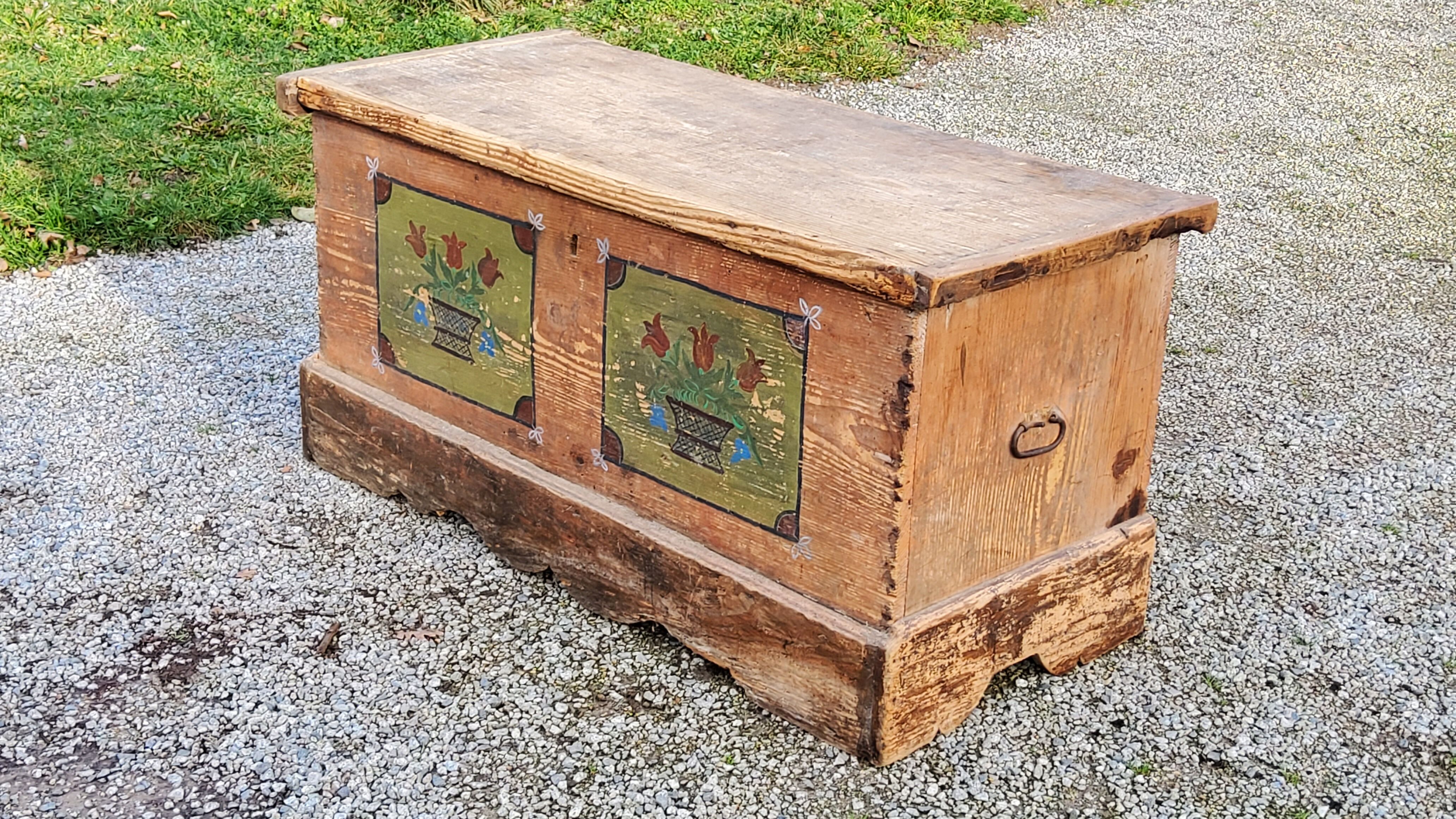 Alsatian polychrome wedding chest eighteenth -nineteenth century